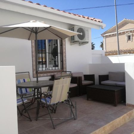 2 Bedroom Newly Renovated Bungalow Close To Bars & Restaurants Los Alcázares Exteriör bild