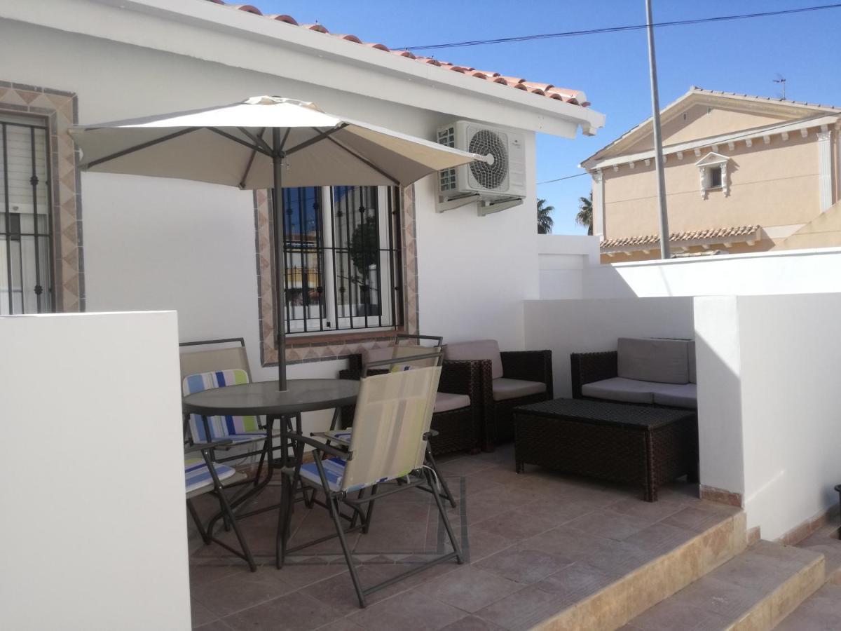 2 Bedroom Newly Renovated Bungalow Close To Bars & Restaurants Los Alcázares Exteriör bild